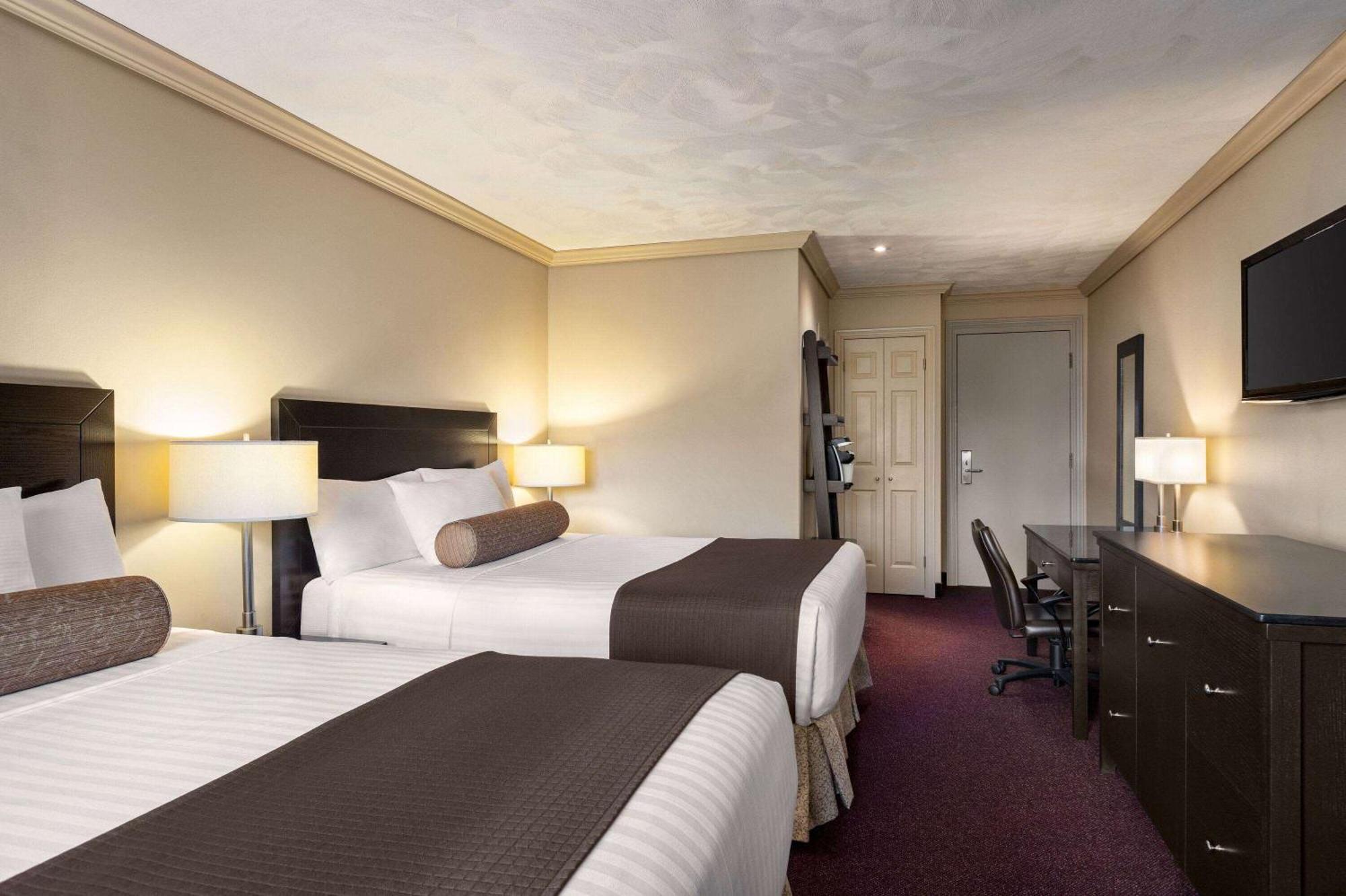 Atlantic Host Hotel, Trademark Collection By Wyndham Батерст Экстерьер фото