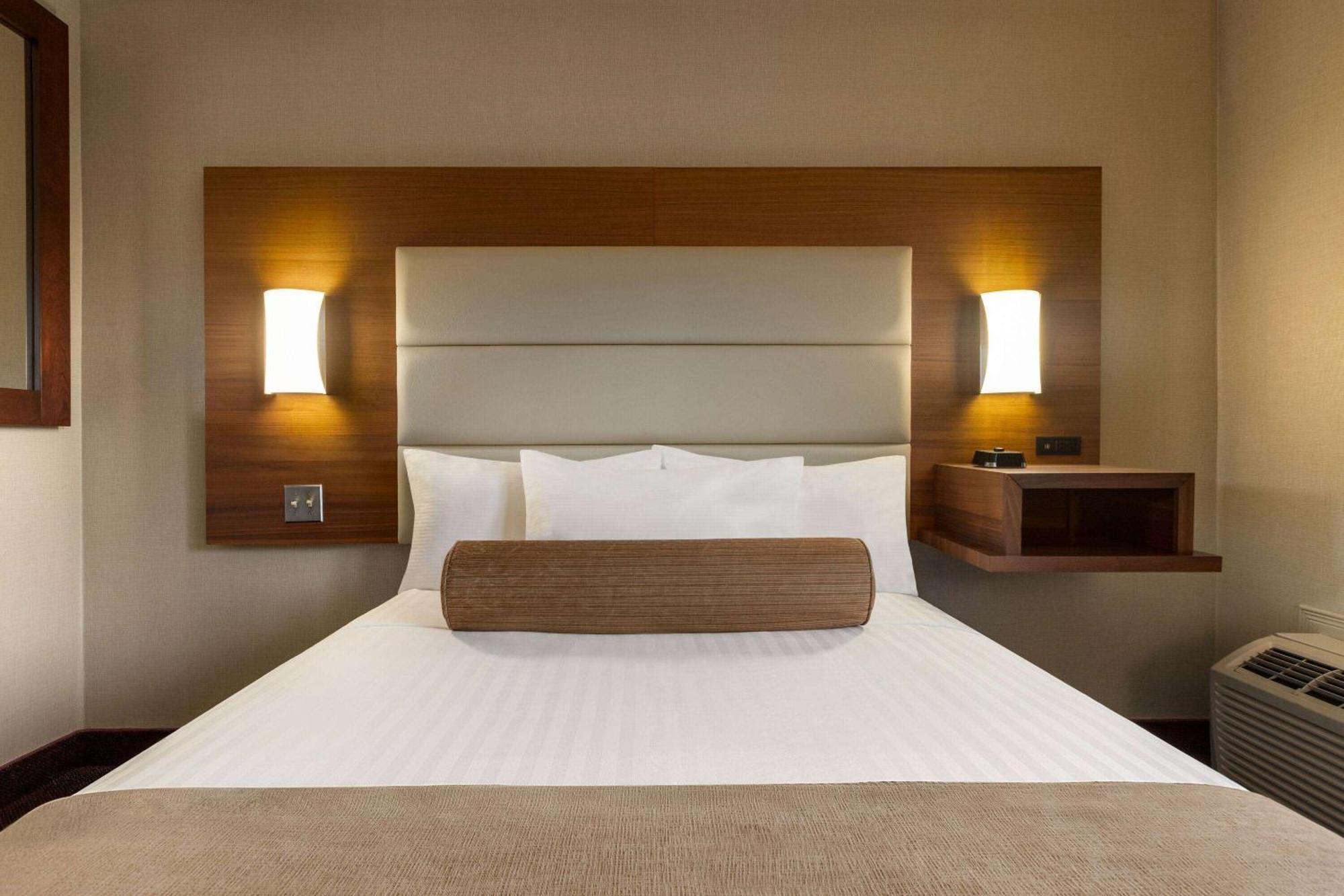 Atlantic Host Hotel, Trademark Collection By Wyndham Батерст Экстерьер фото