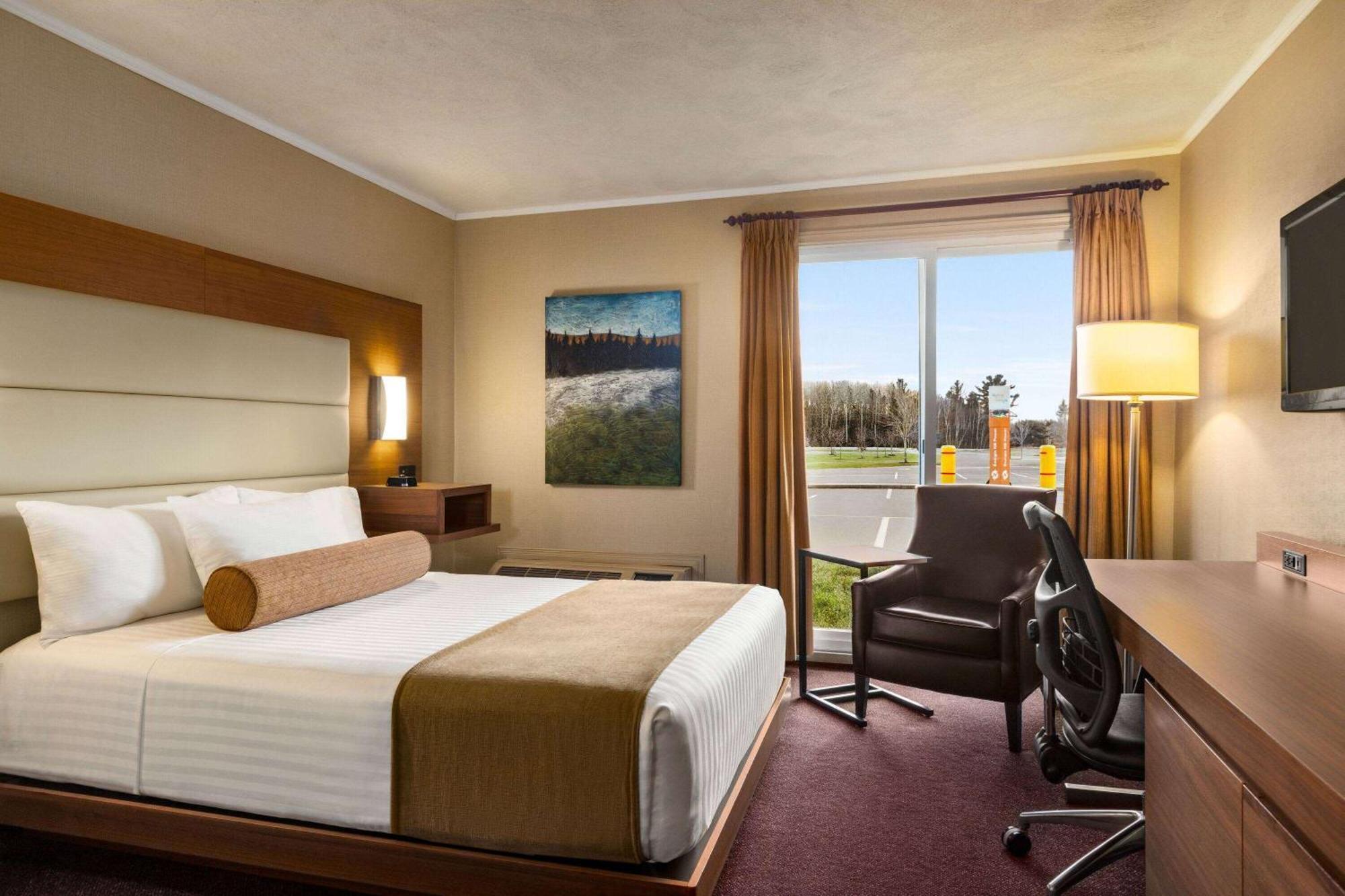 Atlantic Host Hotel, Trademark Collection By Wyndham Батерст Экстерьер фото